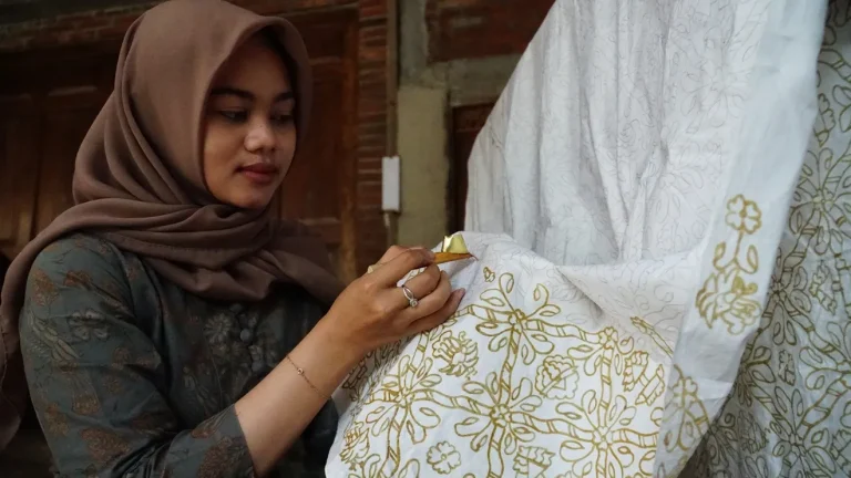 Kerajinan-batik-catra-Desa-Borobudur